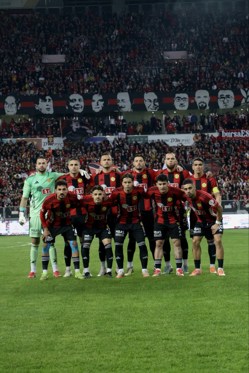 talhaozlerr's tweet photo. Yaptık,Biz yapıyoruz,Biz yapıcaz 🖤❤️ 
@Eskisehirspor https://t.co/zRnzjgX4Pc