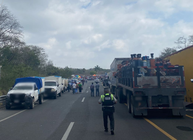 Guardia Nacional Carreteras tweet media