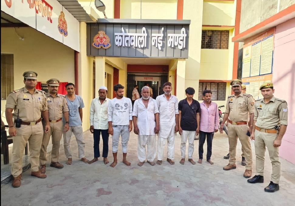 bstvlive's tweet image. मुज़फ्फरनगर : पुलिस ने 7 जुआरियों को किया अरेस्ट

➡नगदी और मोबाइल फोन भी बरामद किया
➡एसपी सिटी की छापेमारी से क्षेत्र में हड़कंप 

#Muzaffarnagar #CrimeNews #UPPolice @muzafarnagarpol