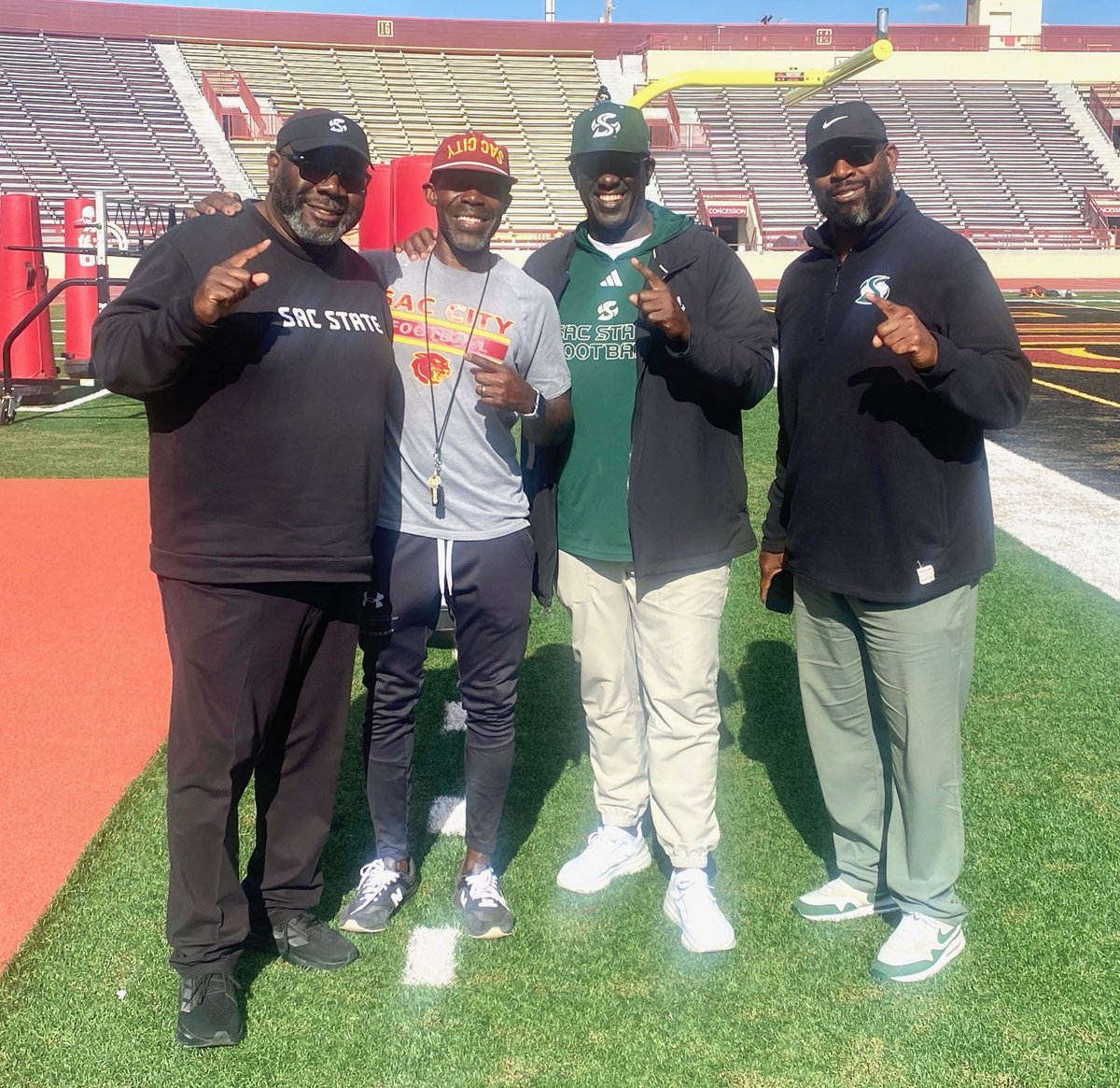 RealCoachCarter's tweet image. The #CaliSwarm continues! Great Day yesterday Buzzing through Sacramento #SacBuzz but now I’m Buzzing 🐝 Down to Arizona to Swarm through #Phoenix ⁦@SacHornetsFB⁩ #ZoEra #StingersUp 🐝⬆️☝🏾#ZoTime