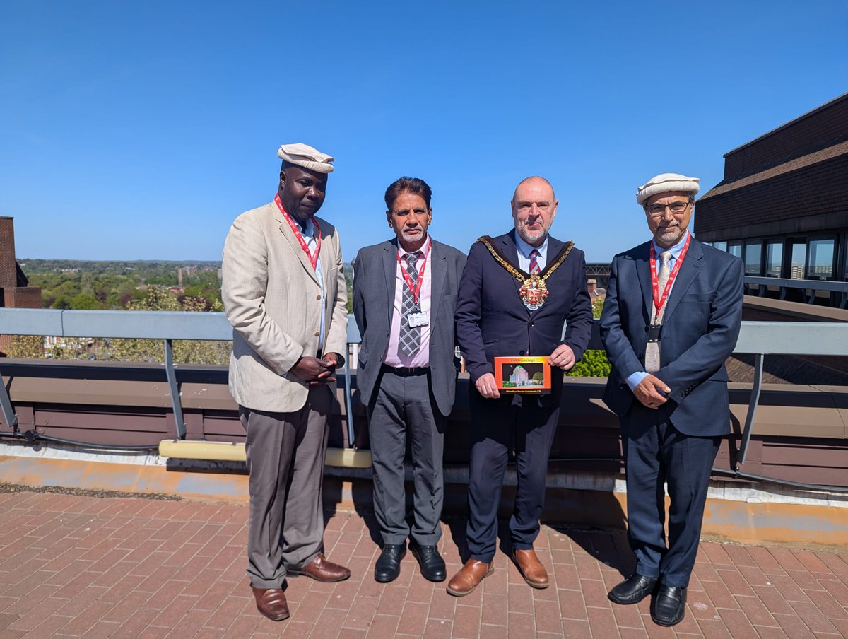 amea_wm's tweet photo. A delegation of Ahmadiyya Muslim Elders Association Wolverhampron chapter met with mayor of Wolverhampton on 29.04.2026 where a copy of the Holy Quran and other gifts were presented to him.   #stopww3
@Ansarullah_UK
@ukmuslims4peace
@AMEA_UK https://t.co/lasugNmuWS
