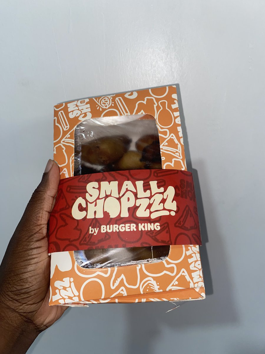 yetunede's tweet photo. It’s here!

Got this for 1944.75 naira. 

Will definitely recommend for your small gatherings as an appetizer. 

Components were more of the dodo which was good then the puff puff, samosa and spring roll were quite tasty. 

The chicken tho, not my style 🤨
7/10 https://t.co/kkFsN9olQR