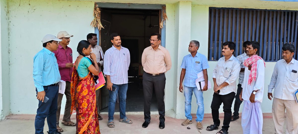 DPRO_WANAPARTHY's tweet image. రెవెన్యూ అధికారులు, GPOలు పాల్గొన్నారు. @Collector_WNP  #collector #collectorwanaparthy #additionalcollectorrevenue #Tahsildar #revenue #bhubharathi #gpos @IPRTelangana