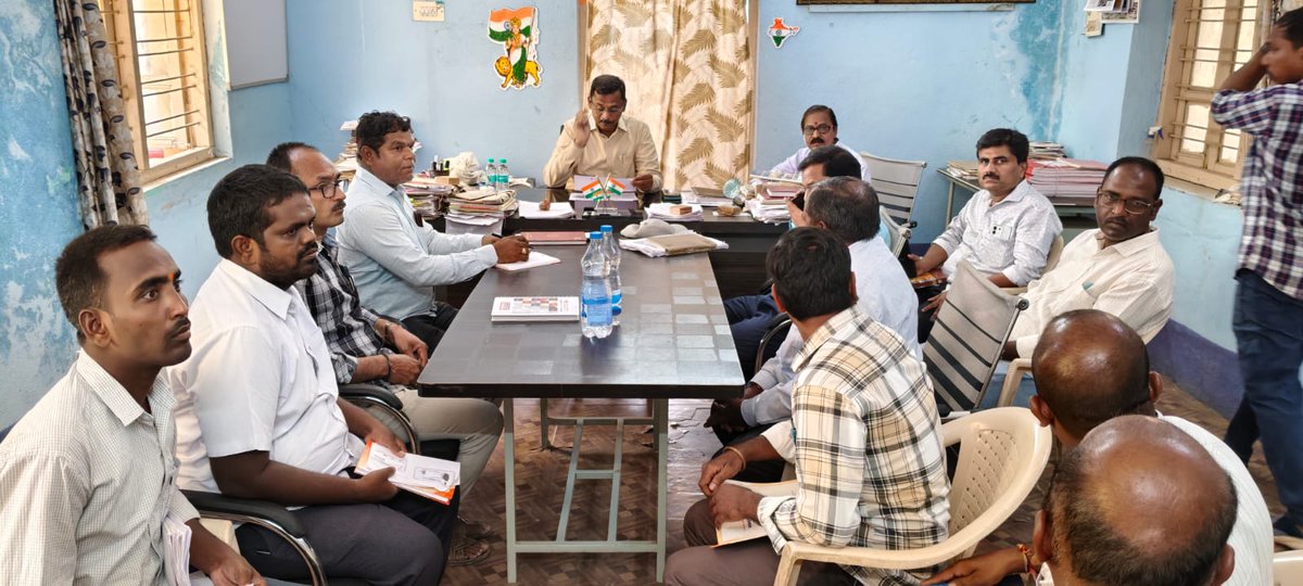 DPRO_WANAPARTHY's tweet image. రెవెన్యూ అధికారులు, GPOలు పాల్గొన్నారు. @Collector_WNP  #collector #collectorwanaparthy #additionalcollectorrevenue #Tahsildar #revenue #bhubharathi #gpos @IPRTelangana