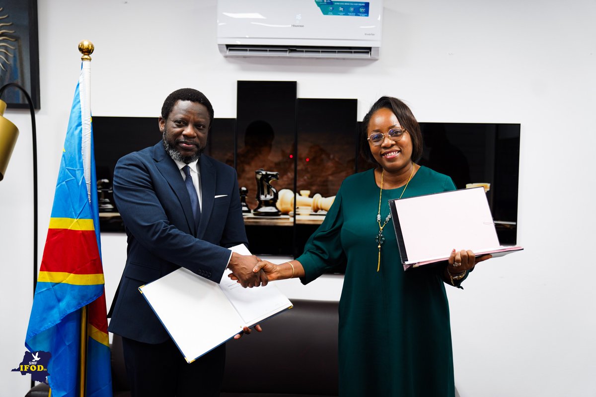 ifodsa73234's tweet photo. IFOD franchit une nouvelle étape majeure au service de la population congolaise. 

À travers la signature d’un protocole d’accord avec la ville de Kinshasa. IFOD est désormais au cœur du dispositif de perception de la taxe patente sur plusieurs sites de marchés de la ville.#IFOD https://t.co/juP06z78b3