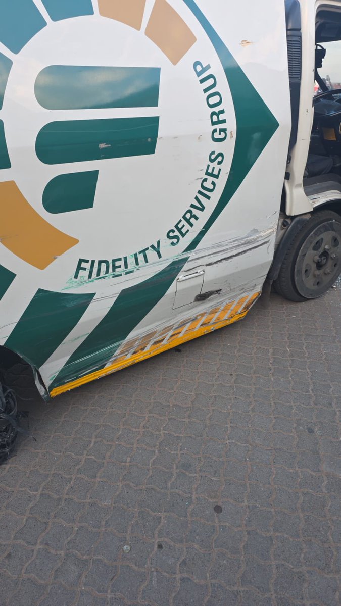 _ArriveAlive's tweet image. Visuals from the reported CIT at Kingsway Road between the N12 and Benoni Road area 

arrr.co.za/LhOzL

#ArriveAlive #CIT