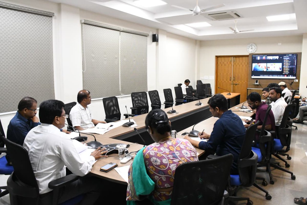 DPRO_WANAPARTHY's tweet image. ఈ కార్యక్రమంలో డిఆర్డిఓ ఉమాదేవి, జెడ్పి సీఈవో యాదయ్య, డిఎల్పిఓ రఘునాథ్, జిల్లాలోని అన్ని మండలాల ఎంపీడీఓలు, ఎంపీఓలు పాల్గొన్నారు. @Collector_WNP  #collector #collectorwanaparthy #MGNREGS #DPRO #Zpceo #dlpo #mpdos #mpos @IPRTelangana