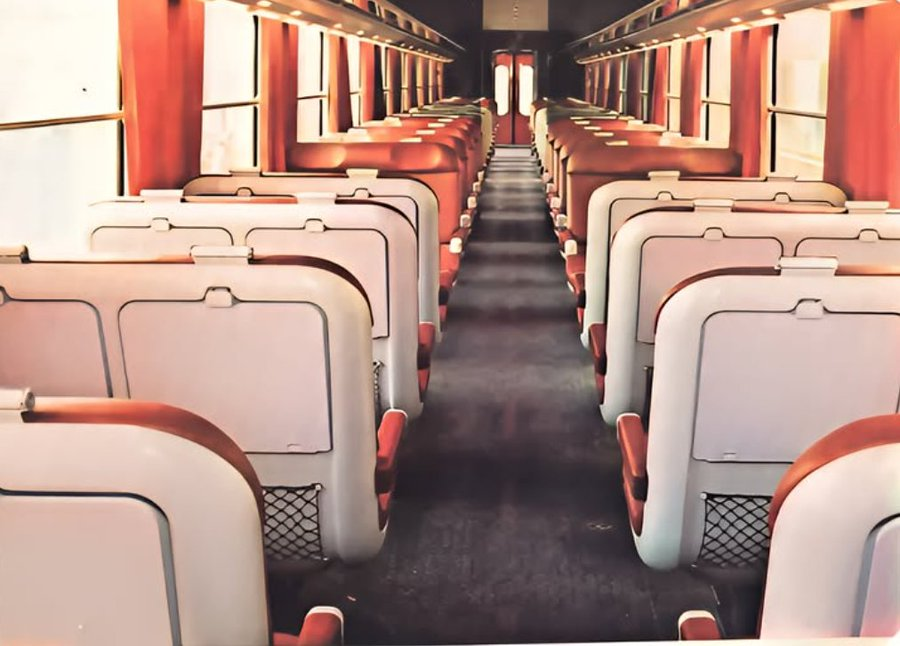 Generations7080's tweet photo. Qui se souvient des anciennes voitures de train Corail ? Dans mes souvenirs, les sièges étaient super confortable ! 🥰 https://t.co/dMH8VxIsF7