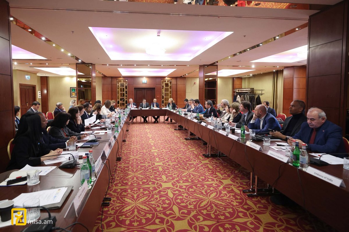 MLSA_Armenia's tweet photo. Minister @ArsenTorosyan hosted a high-level meeting with @FrancoiseJ_UN, @EUAmbArmenia, international partners, ambassadors and representatives from various international organizations to discuss social protection reforms. https://t.co/WFRQ7sbrlV