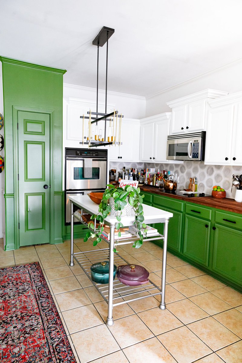 Two-tone kitchen cabinets + a mobile island = the easiest way to make a small kitchen feel brighter and more open ✨

#kitchendecor #kitchenvibes