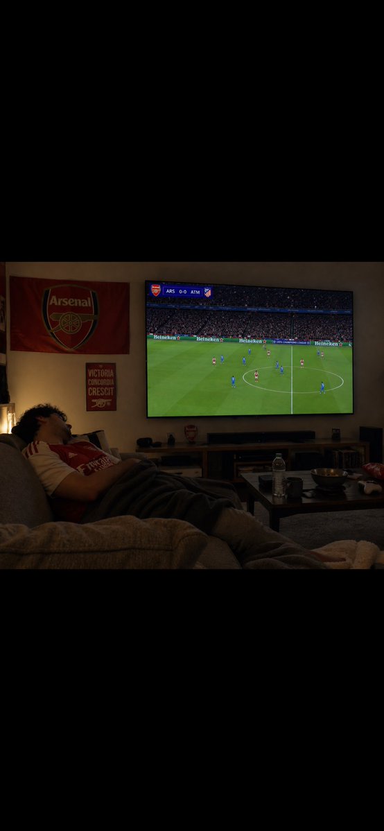 NorvaldOfficial's tweet image. Tonight @ChampionsLeague game will be like this fr, it’s like they play squid game but who svored the goal he will die💀😭😂 #arsenal #bottle
