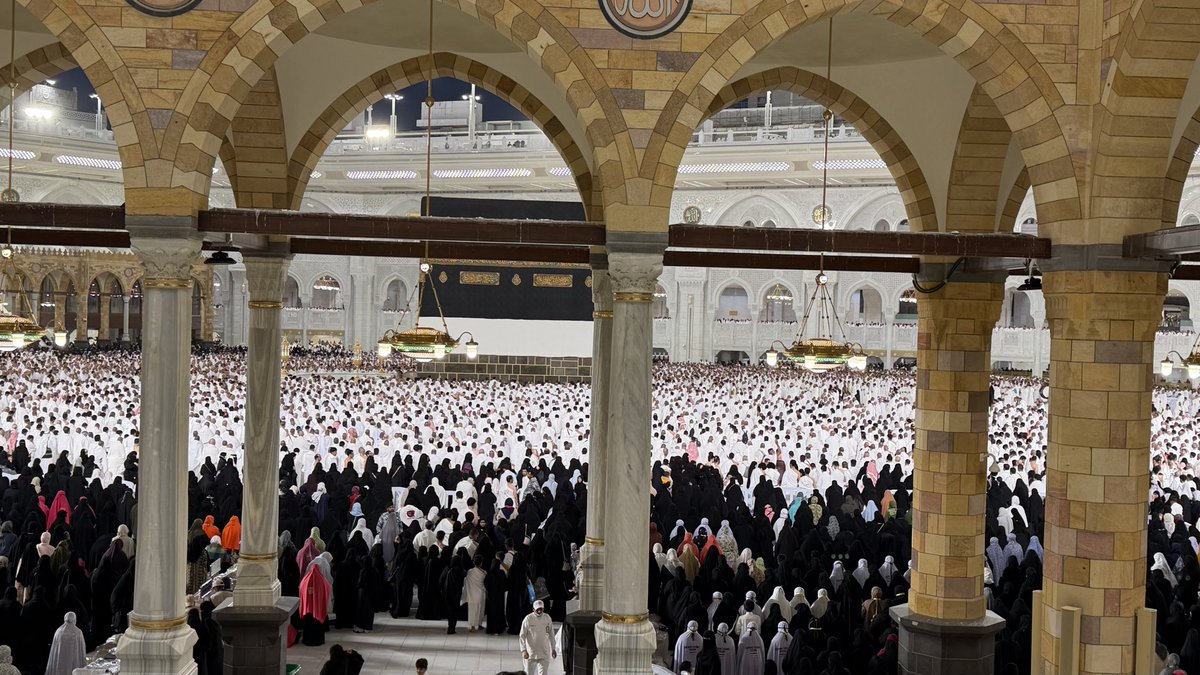 88amoona's tweet photo. اللهم زد هذا البيت تعظيمًا وتشريفًا🤍🕋
اللهم لك الحمد حمداً كثيراً حتى يبلغ الحمد منتهاه،
ونسأل الله يديم علينا الأمن والامان ويحفظ ولاة أمرنا ويجزاهم عنا خير الجزاء على كل عمل وكل توسعة وكل تسهيل قدموه للحرمين الشريفين
(  حنا فخورين ببلدنا، وفخورين بقيادتنا ) 🇸🇦
#حج_1447هـ https://t.co/ZeiYVbadN9