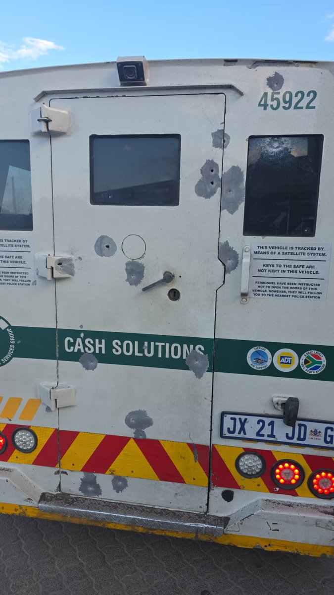_ArriveAlive's tweet image. Visuals from the reported CIT at Kingsway Road between the N12 and Benoni Road area 

arrr.co.za/LhOzL

#ArriveAlive #CIT