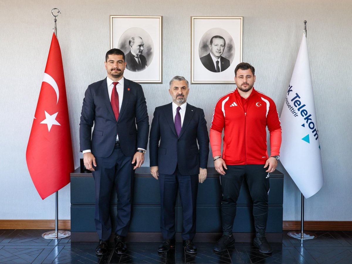 tahaakgul's tweet photo. Türk Telekom CEO’su değerli büyüğümüz Sayın Genel Müdürümüz Ebubekir Şahin’i makamında ziyaret ettik..Sayın Genel müdürümüze ve değerli ekibine bizlere göstermiş oldukları ilgi ve alakaları için çok teşekkür ediyoruz..
@ebekirsahin @TurkTelekom https://t.co/AxyxaCoZKo