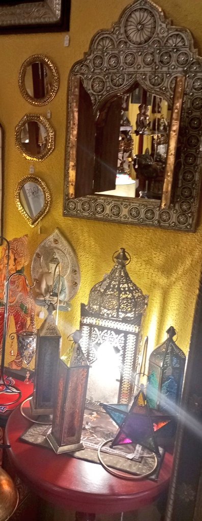 JesRaq88's tweet photo. Si eres #coleccionista o te gusta #decorar con #calidad, puedes darte una vuelta por #muerdago, en la Calle de Joaquín María López, en #Metro #Moncloa, en #Madrid. #decorate #decoration #collect #viral #quality. @jesus_ibvi @IbanezVizoso @CarmenL12649528 https://t.co/5UbhxD0Zex