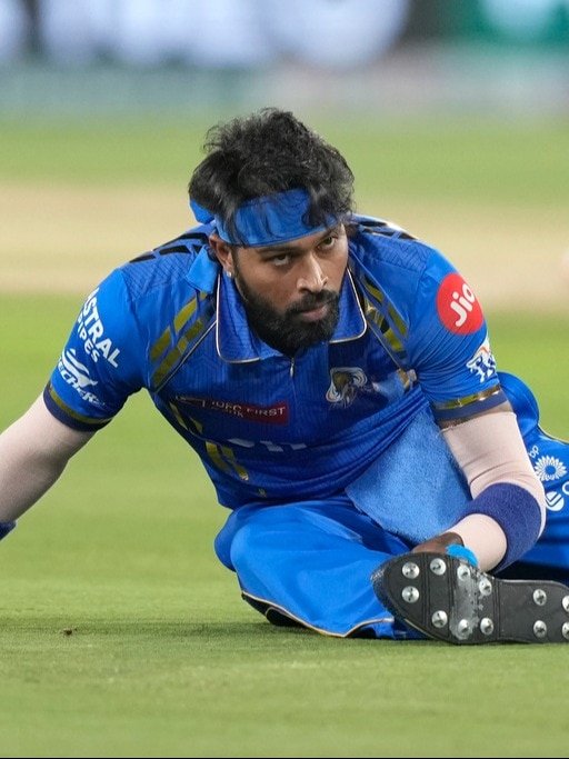Hitmanera4545's tweet photo. #MIvsSRH
  Hardik said 🗣 - there'll be now dew tonight, but he's proved wrong.(Cricbuzz) https://t.co/48iN6PZ2Bh