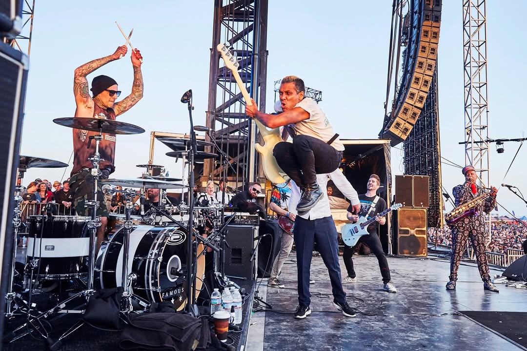 NoDoubtMexico's tweet photo. Del IG de Tony 🤩🤩🤩🤩
#TonyKanal https://t.co/GXTgJfNWXc