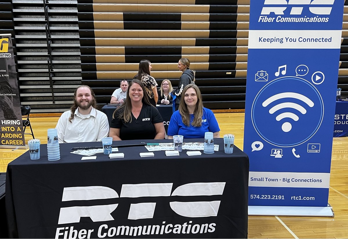 RTC_Comm's tweet photo. We had a great time talking with students about careers, connectivity, and what it’s like to work local.

Shoutout to RHS for having us for Recruit Day!

📸 Pictured: Hunter, Lesley &amp; Serena https://t.co/7xS1DdxAP7