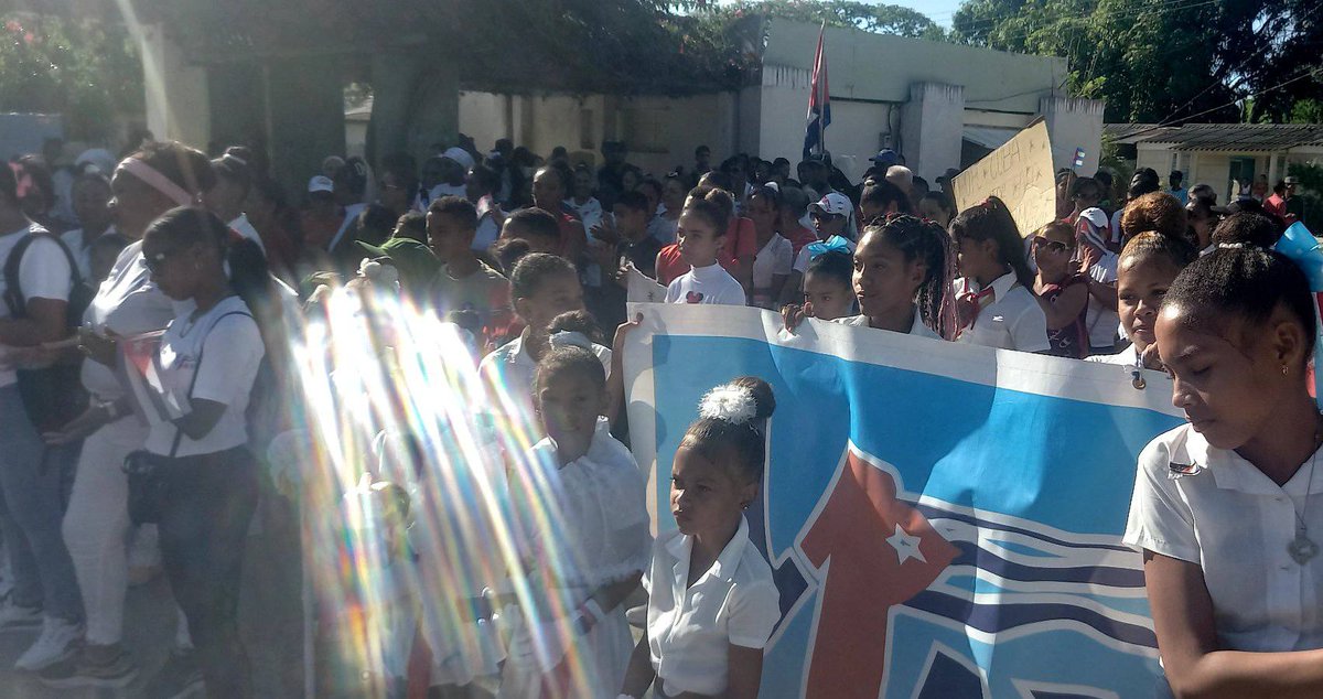 MiGuantanamo's tweet photo. #PoderPopular 🇨🇺 Desde el Consejo Popular que representa a la demarcación de Paraguay, en el municipio de #Guntánamo, ya se viven las celebraciones por el #PrimeroDeMayo. https://t.co/GkFqQw0DRG