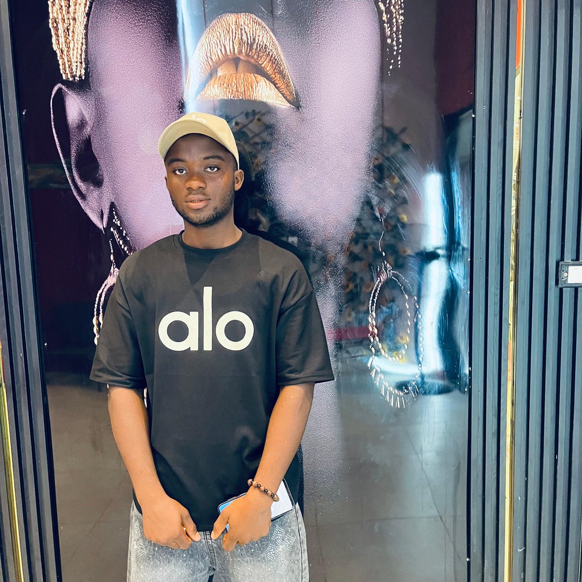 RoyalWa2's tweet image. Leveling up in silence. 📈
​#GrowthMindset #StreetFashion #DailyDrip