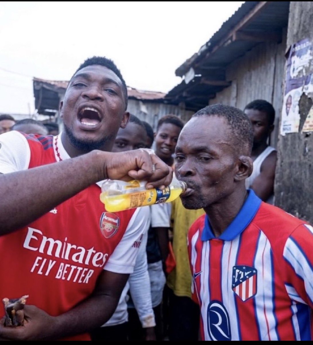 Jking0244's tweet photo. See this Atletico fan thinking say na small thing 😂
My guy don collect Emirates full dose!
Arsenal no dey play with hunger o!
Tonight na tears or Fanta?
#ArsenalVsAtletico #COYG #NaijaTwitter https://t.co/lgLsZ4cStU