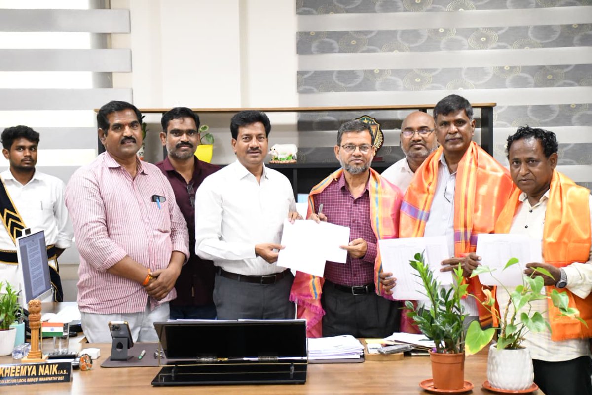 DPRO_WANAPARTHY's tweet image. అలాగే, ఈసారి ఫలితాల్లో విద్యార్థులు వెనుకబడిన విషయాలపై అధికారులు ప్రత్యేక దృష్టి సారించి, వచ్చే సంవత్సరం మరింత మెరుగైన ఫలితాలు సాధించేలా చర్యలు తీసుకోవాలని ఆయన సూచించారు. @Collector_WNP  #collector #collectorwanaparthy #localbodycollector #education #DEO #sscresults @IPRTelangana