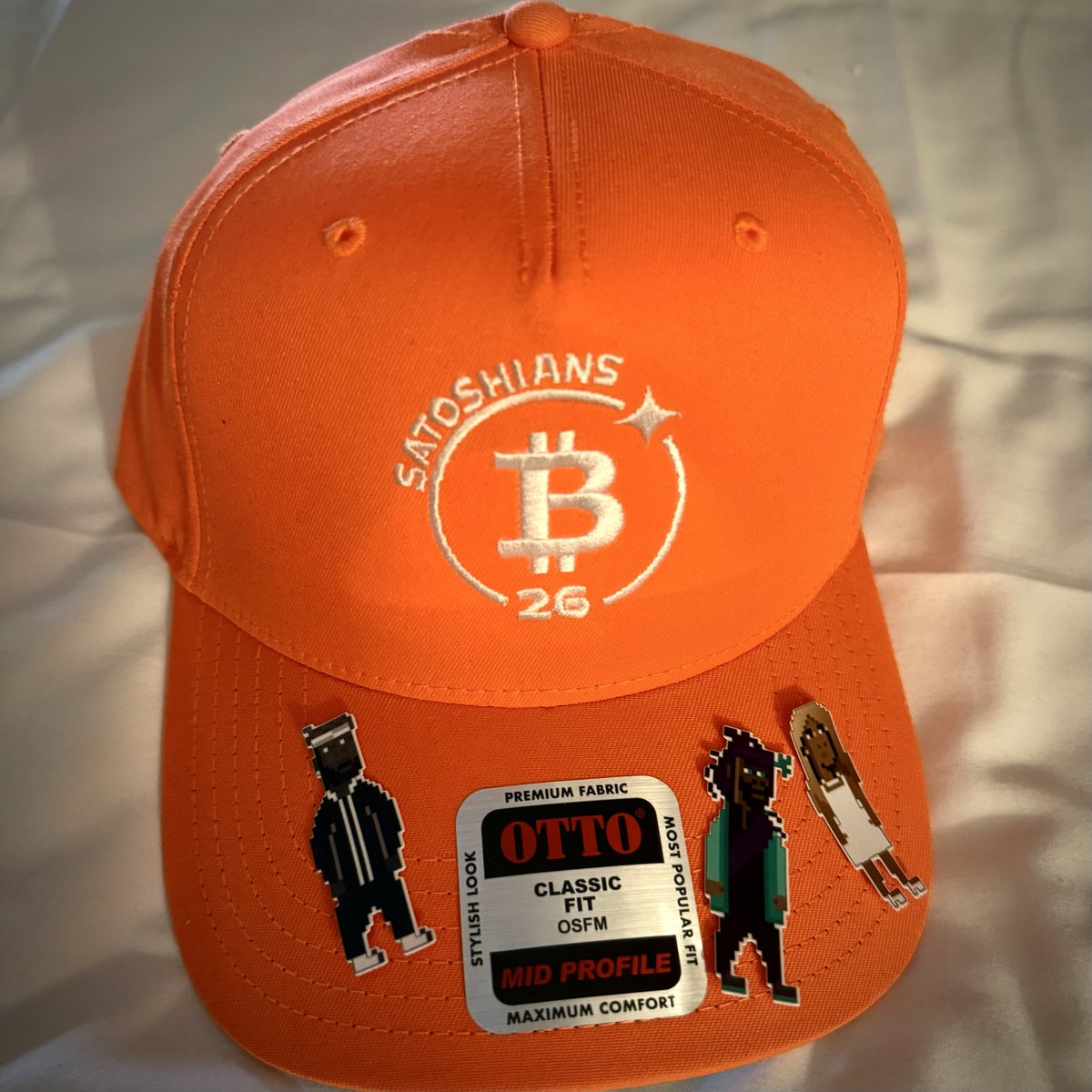 pawellwitt's tweet photo. GM 🟧  On the last day of Bitcoin Conference visitors can find @Tragic_Eden stickers everywhere 😂 

👀 First thing people see when they go to https://t.co/ZYulE4hIxi website is OnlyGiri mint that goes live in a few hours❗️Collection created by Tuxedo (@proofofcar)

OnlyGiri can save Ordinals 😁

🗓️ Mint date: Wednesday, April 29
⏰ Mint time: 12pm PT / 3pm ET / 19:00 UTC
🔸 Supply: 4,444
💰 Mint price: WL ~$7
🚀 Launchpad: @OrdXcom 
🔗 Mint link: https://t.co/jvjPqaZajN
- - - - - - - - - - - - - - - - - - - - - - - - - -

🔥 Big shoutout to @SatoshiansBTC | @ToshiNakamodo for showing up to the conference with great merch!! 

🌎☮️ Of course @BitcoinPuppets continue carrying the torch for Ordinals - awesome work 🤝