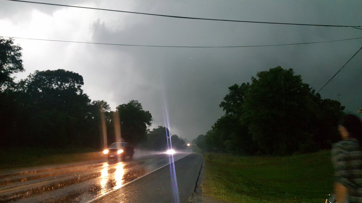 sfcbasedwx's tweet photo. The very back headlights im pretty sure are Reeds 😬 https://t.co/ioNuIftiS7