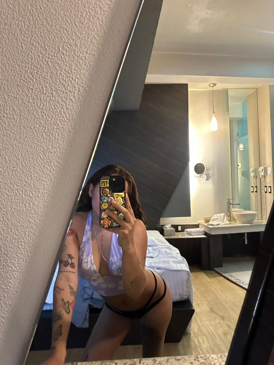 Emily Cubanita en CDMX tweet media