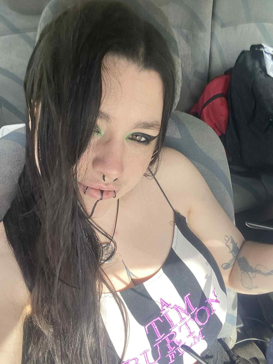 Greencatfromhell - OF Dom and Content maker 💙🤍 tweet media