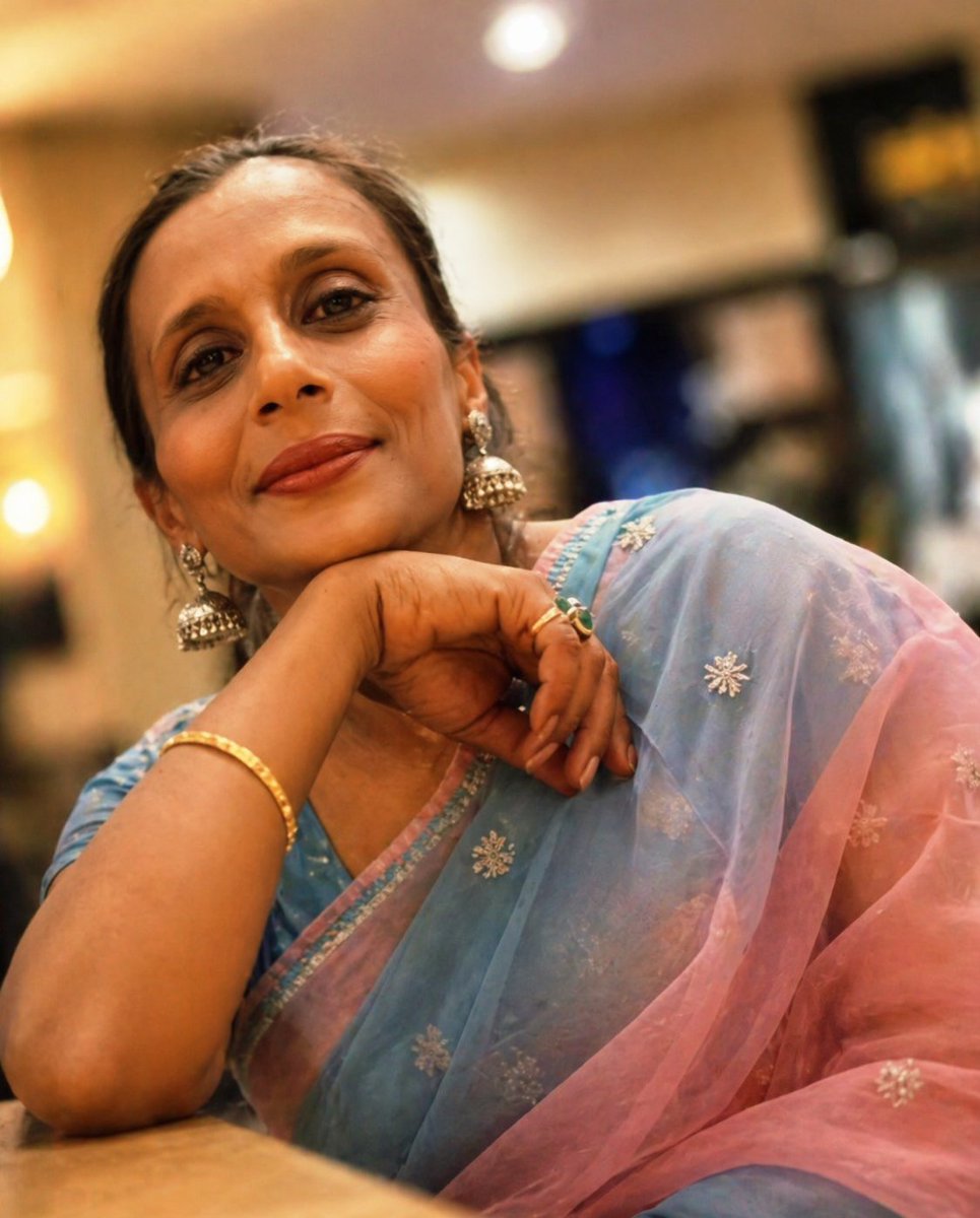 TheDogMother_'s tweet image. किसी को घर से निकलते ही मिल गई मंज़िल
कोई हमारी तरह उम्र भर सफ़र में रहा 💙

#me #mylife #myself #love #happiness #WomanOfTwitter