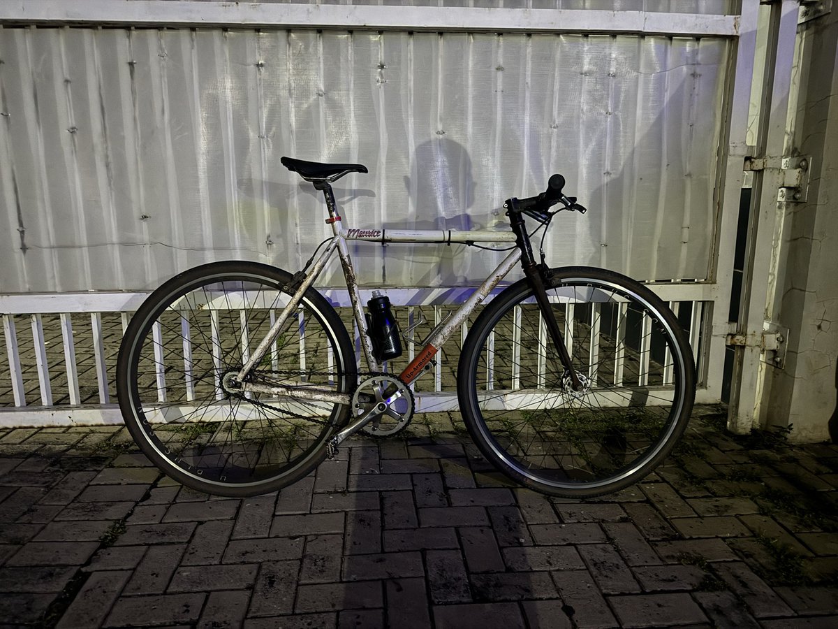 rusydan07's tweet image. Puyeeeng anjeng #fixie #fixyou
@_nowhereboys