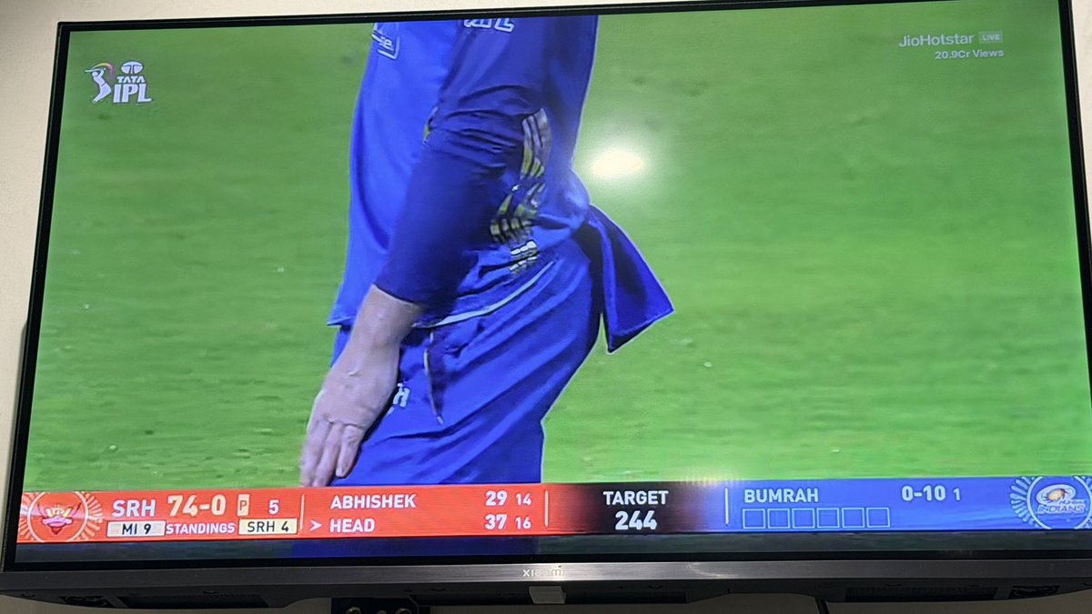 vi5suhere's tweet photo. How come they’re just displaying @Jaspritbumrah93 bowling figures as 0-10 even after he gave 14 runs in the first over? @cricbuzz @JioHotstar @IPL #MIvSRH https://t.co/W9qzWw3Vsv