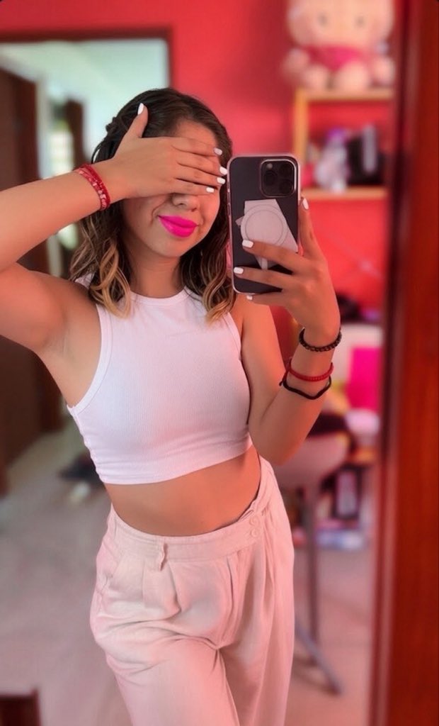 MontMoon tweet media