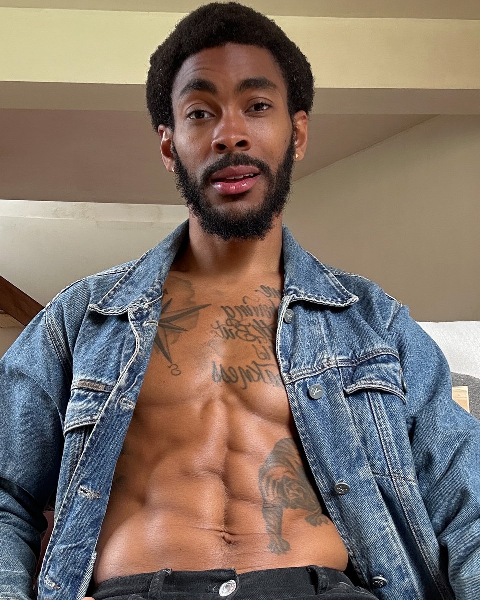 male_4_fans's tweet photo. Denim and a little mystery π΅οΈββοΈ what do you think? π
https://t.co/Vp7HD5XyEV
#yogabody #gayfit https://t.co/YdzyqOrGjh