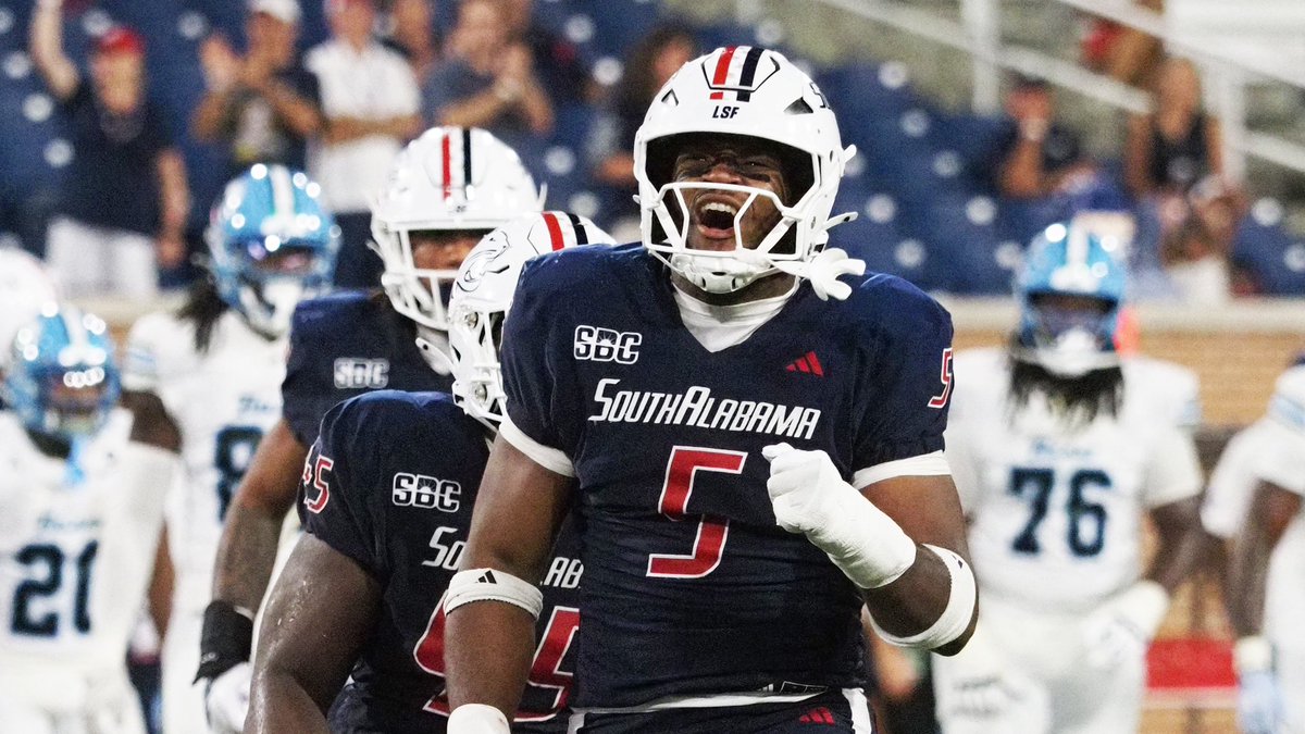 jocisland2's tweet photo. AGTG 🙏I’m blessed to receive my 1st D1 offer from @SouthAlabamaFB @DL_theHUNT 🔴⚪️🔵

@MacCorleone74 @LawrencHopkins @jacobdaviscfb @DemetricDWarren 
@ChadSimmons_ @adamgorney @PaulJonesOn3 @TomLoy247 @Rebels247 @blake_levine @bshields0244 @MikeSChavez https://t.co/43mVJour7n