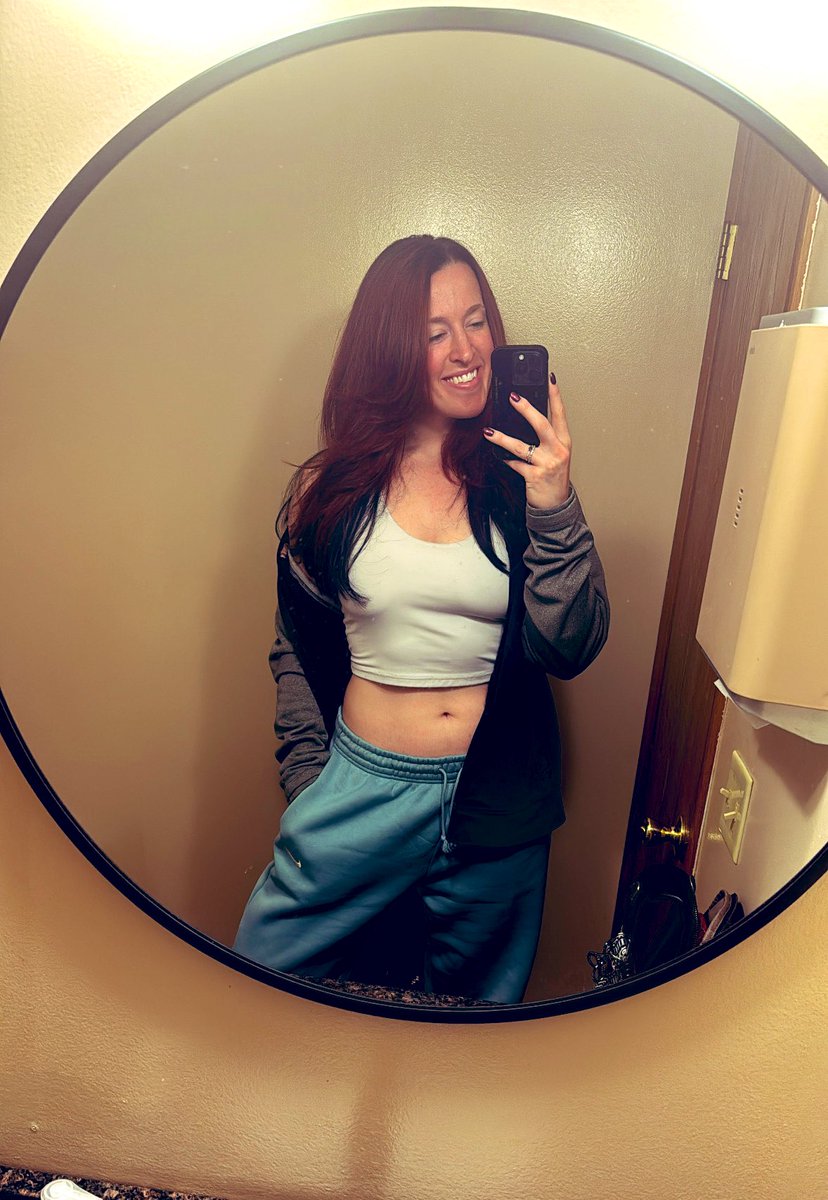 EnglishLeo's tweet photo. #WomanCrushWednesday - @KiLynnKing https://t.co/bGolNUHHy3