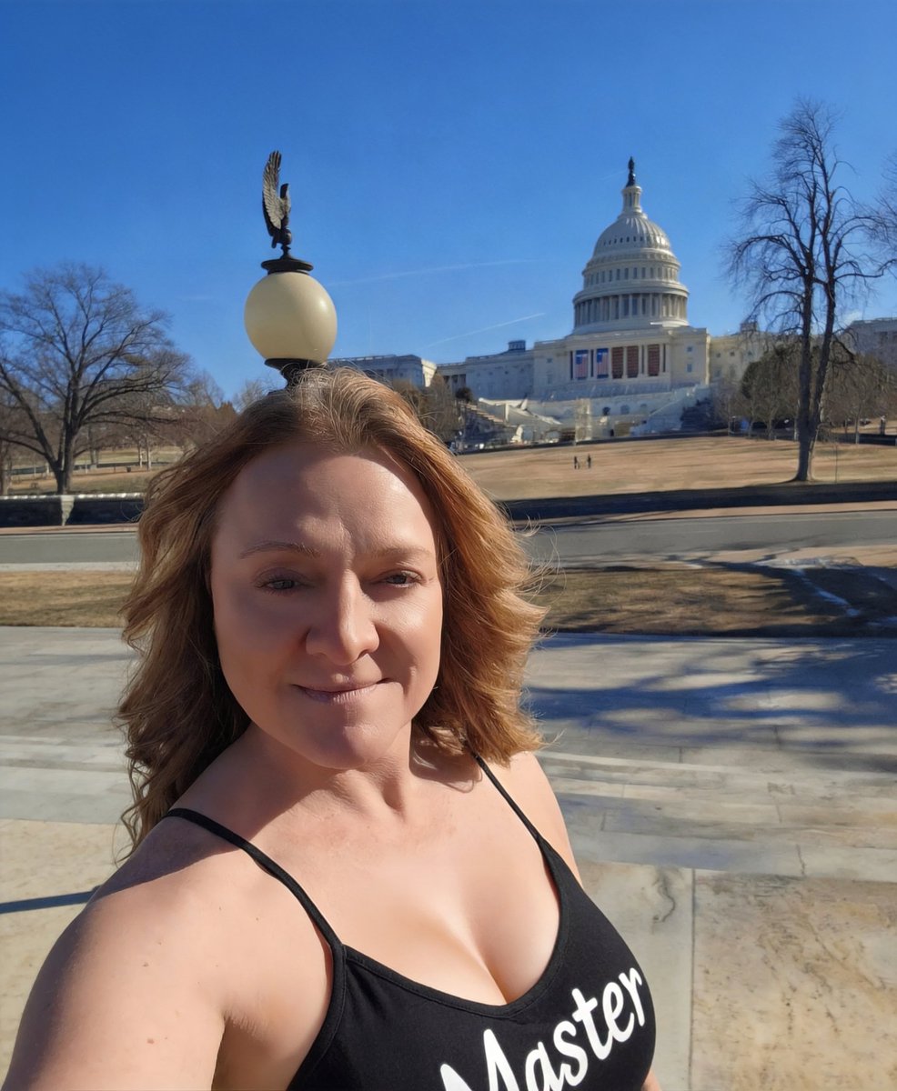 StrongestEver's tweet image. Good morning from the Capital...

#beccaswanson #master #strongestever #love #happy #swole #mother #DC