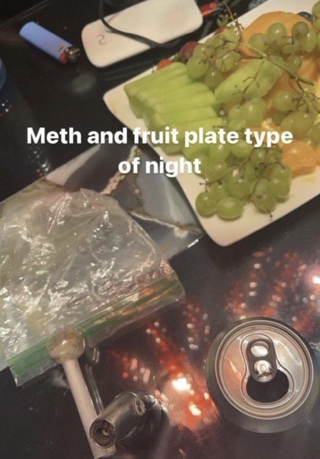 gay link tweet media