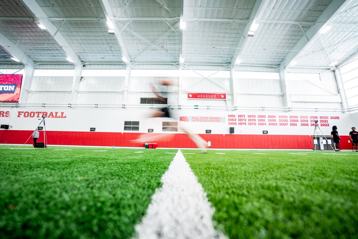 UHCougarFB's tweet image. Blink and you’ll miss it🫨

#GoCoogs