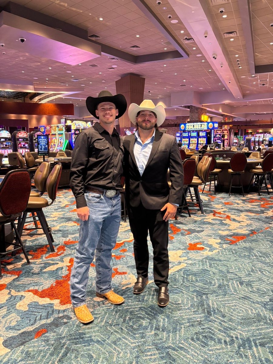 SoutheasternFB's tweet image. The Southeastern Choice Awards — where hard work meets recognition.” #SavagE⚡️