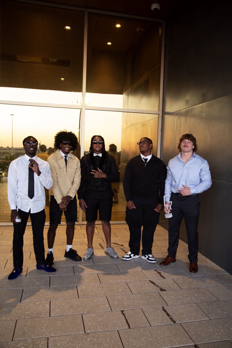 SoutheasternFB's tweet image. The Southeastern Choice Awards — where hard work meets recognition.” #SavagE⚡️