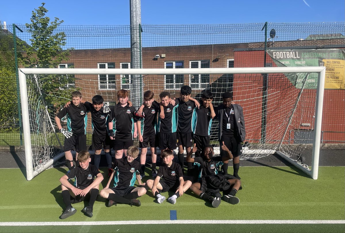 SharplesPE's tweet photo. Lovely afternoon for a football match ☀️ Nice to see some new faces representing the Y8 football team away at Canon today ⚽️ https://t.co/qImYo3pBUP