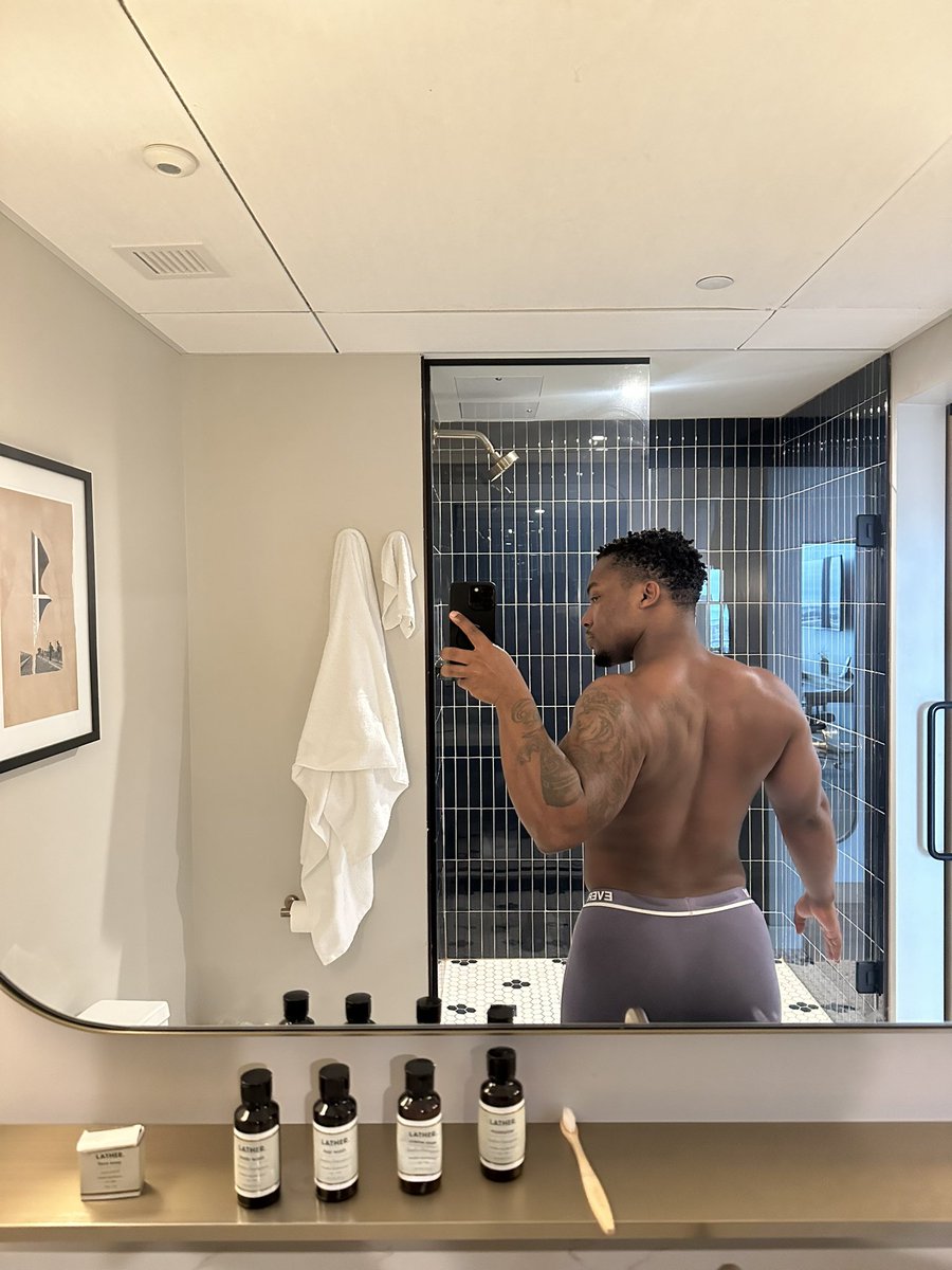 NC HOTTIE| Boy Next Door 👨🏾‍🏫 🍎 tweet media