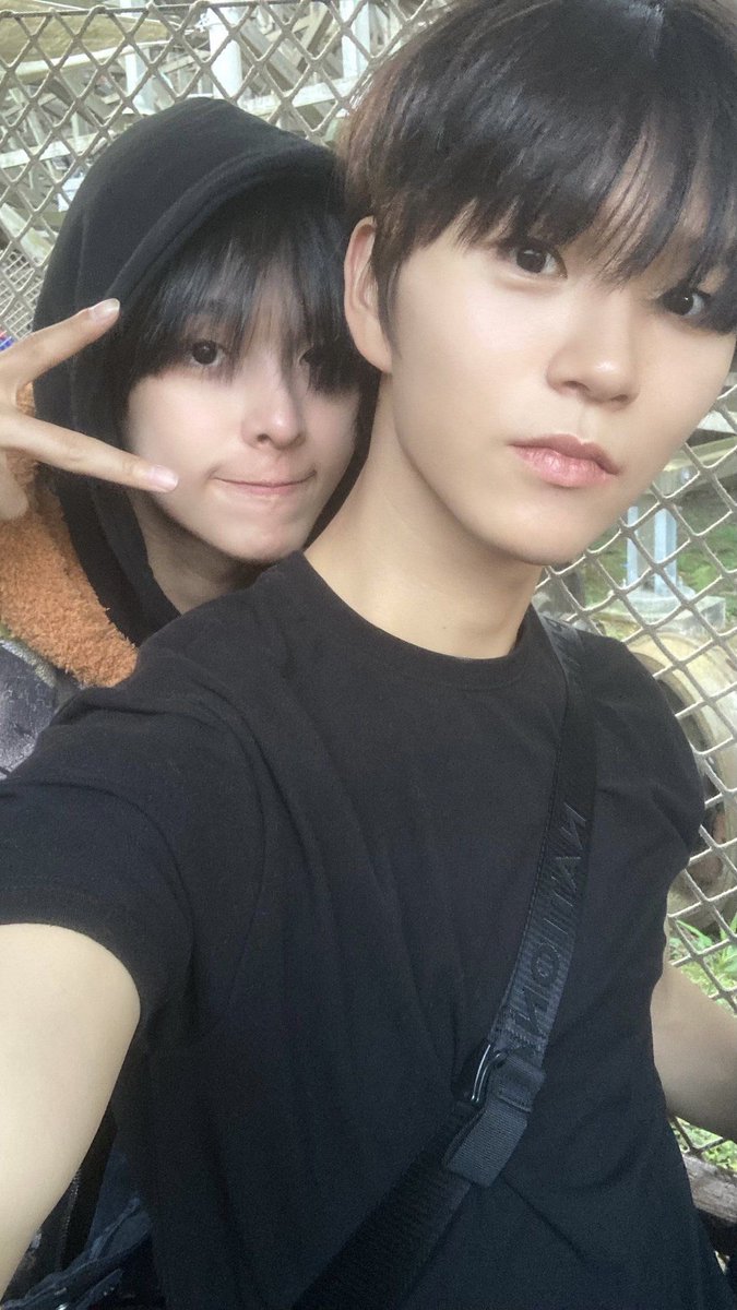 오피 tweet media