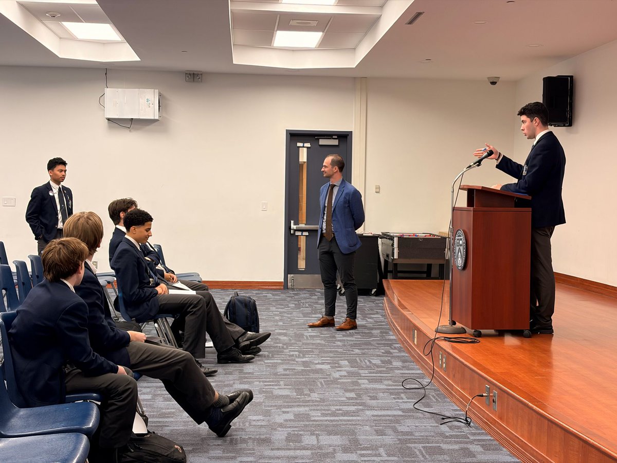 SMCS1852's tweet image. #HappeningNow
We're hosting our third Open Mike's debate in the Campeau Lecture Hall. Today, six students are arguing whether we should strip public honours from historical figures by judging them by today’s cultural values.
#teachmeGDK #bethegood