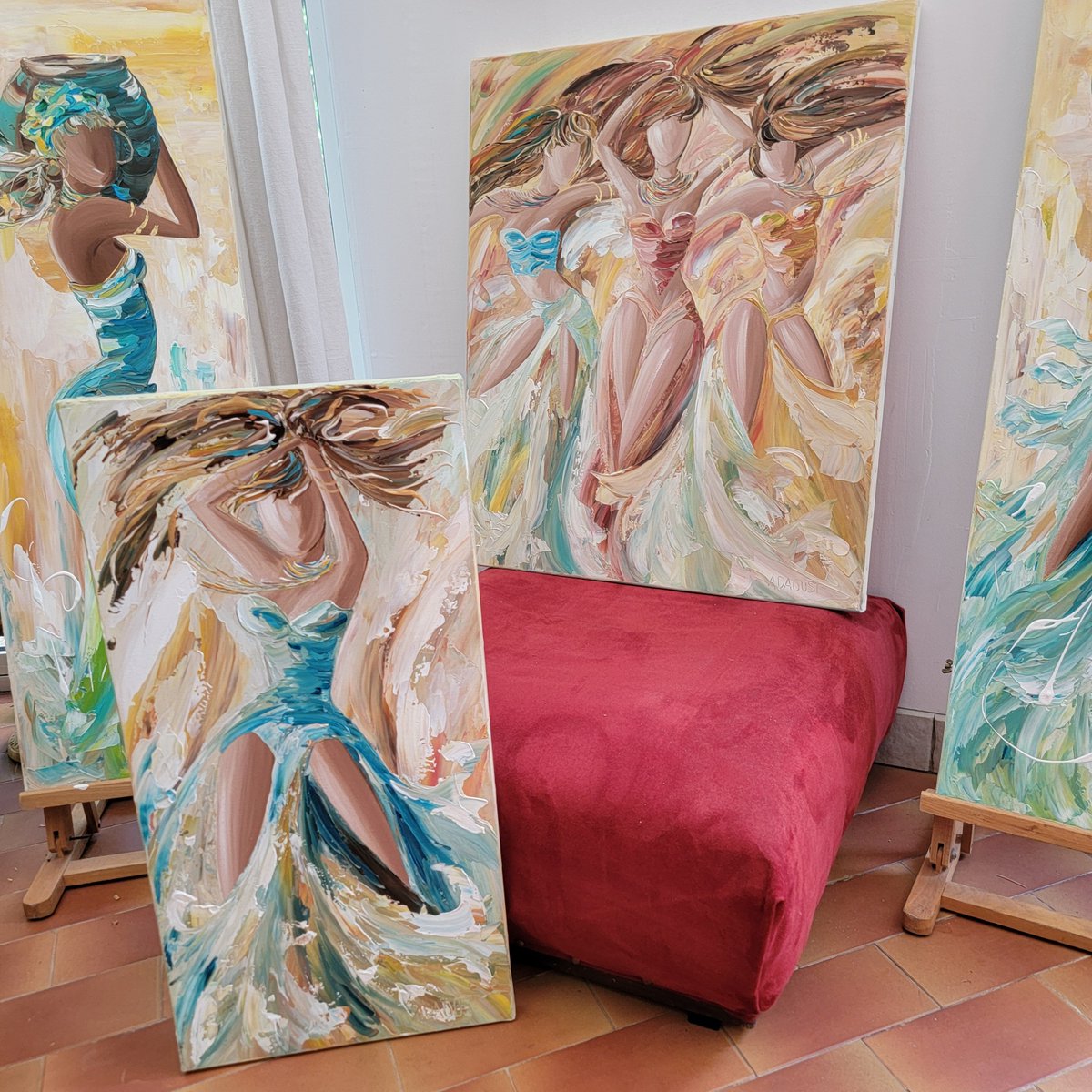 adaoust_art's tweet photo. Nouvelles oeuvres a photographier cette semaine...
💫 Élégance en Mouvement – 30 x 60 cm
Une silhouette féminine élancée, captée dans un mouvement fluide et vibrant. Les nuances turquoise et dorées s’entrelacent avec énergie, entre matière au couteau et finesse du pinceau. Une œuvre pleine de légèreté et de présence.
✨ Harmonie Féminine – 54 x 65 cm
Trois figures en mouvement, liées par une même énergie. Les courbes et les couleurs lumineuses créent une scène à la fois douce et puissante. Une composition vivante, signature du travail de Sylvie.
❤️ Venez les découvrir
👉 dans ma galerie d'art de Signes, près du Castellet - var
👉 Ou en visio sur WhatsApp
📞 https://t.co/PjeN0m1jd2⁠