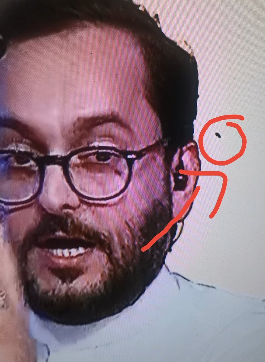 Comedy_VIP1's tweet photo. انتم قلتم ان المذيع في ماسه لك واحد 
بس اللي يقدمون مذيعين
عبد الوهاب والذباب 😂😂😂 
#ماسة_لك https://t.co/ha2NgWPouO