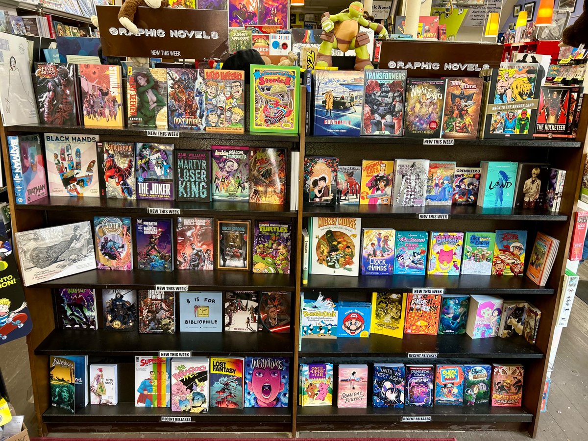 cosmicmonkey's tweet photo. It’s #ncbd, which means we’re ready for you with picks of the week, tons of new graphic novels and trades, and new staff picks to boot. Onward! #comics https://t.co/6rdMFjmLC1