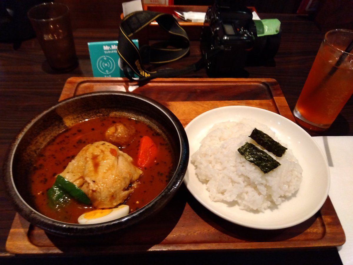 mitu01g's tweet photo. アコスタさいたまに行ってきた。
特に参加者特典とかはなかったが、けやき広場のレストランの、関東では貴重なスープカレー専門店に行った。
チキンのカレーは骨ありと骨なしの両方から選べるのが良かった。骨なしでもチキンは結構大きかった。 https://t.co/IiSJEOB9jT